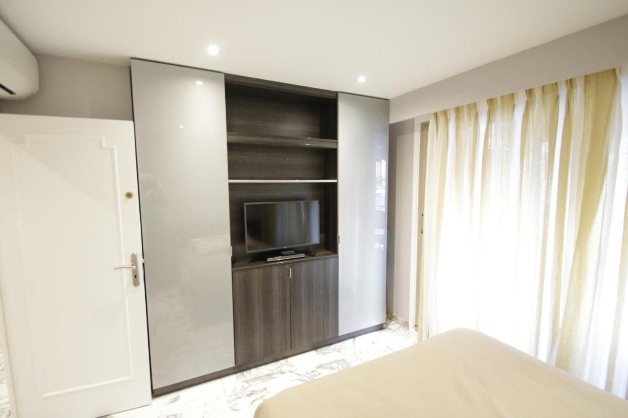 Le France Centre Bed & Breakfast